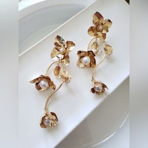 New! Zara Pearl Flower Earrings
